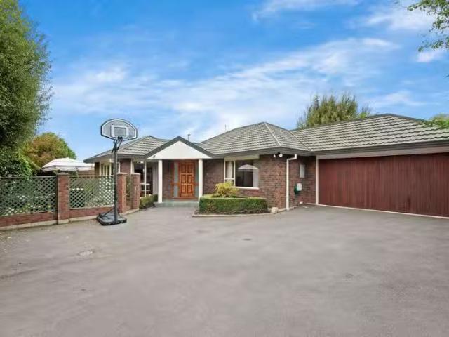 House for sale in Chaslands, Canterbury