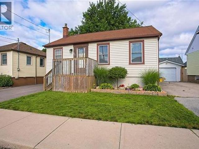 House for sale in Ancaster, Ontario