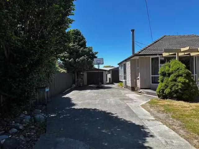 House for sale in Chaslands, Canterbury