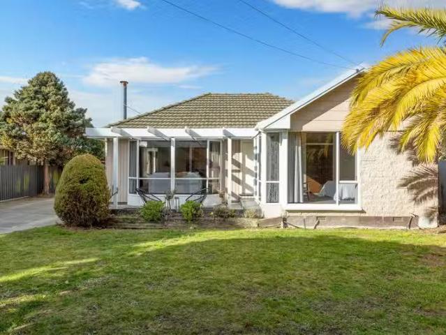 House for sale in Chaslands, Canterbury