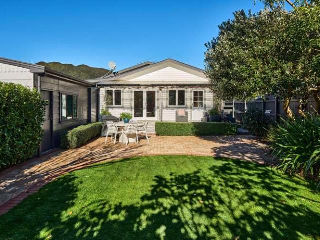 House for sale in Days Bay, Wellington
