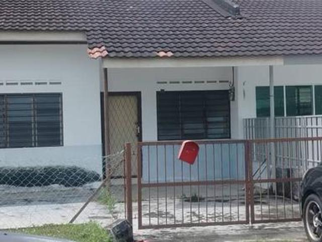 Terraced House for sale in Malaka