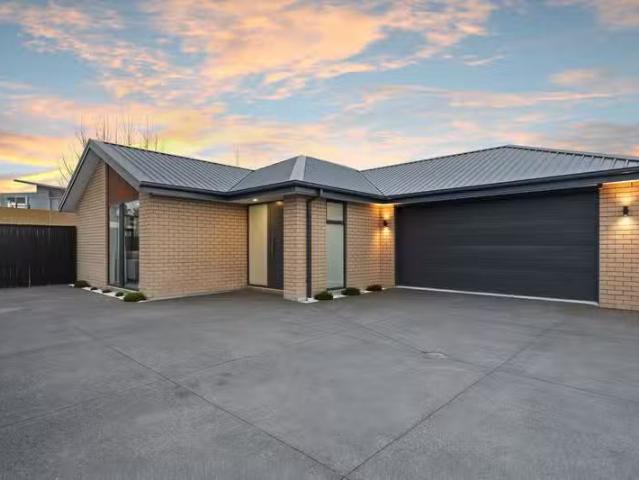 House for sale in Chaslands, Canterbury