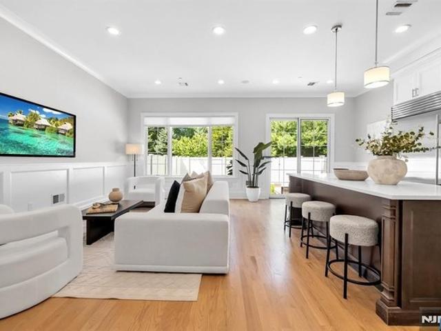 Townhouse for sale in Paramus, New Jersey