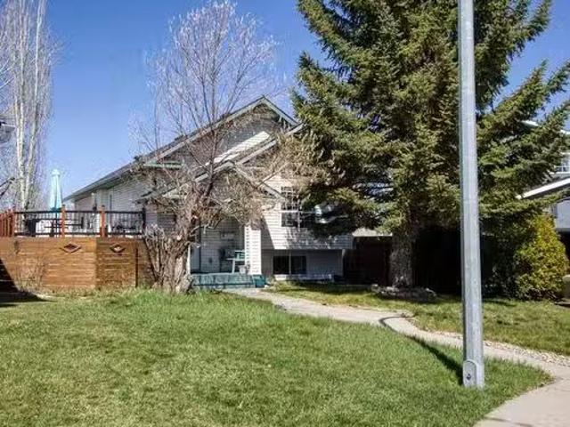 House for sale in Strathmore, Alberta
