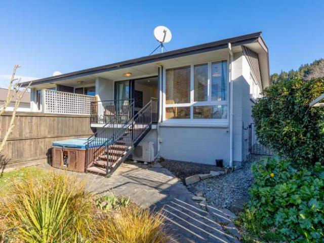House for sale in Chaslands, Canterbury