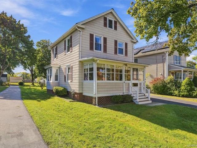 House for sale in Cornwall Garden Apartments, Town of Cornwall