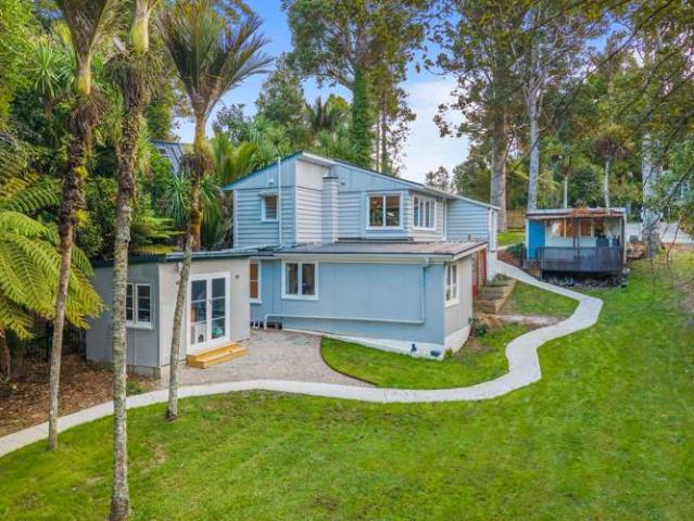 House for sale in Oratia