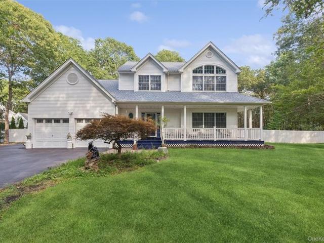 House for sale in Manorville, Town of Brookhaven