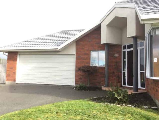 House for rent in Chaslands, Canterbury