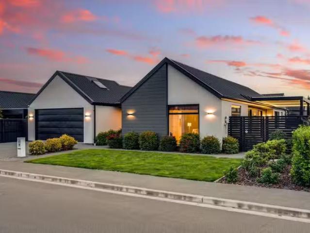 House for sale in Chaslands, Canterbury