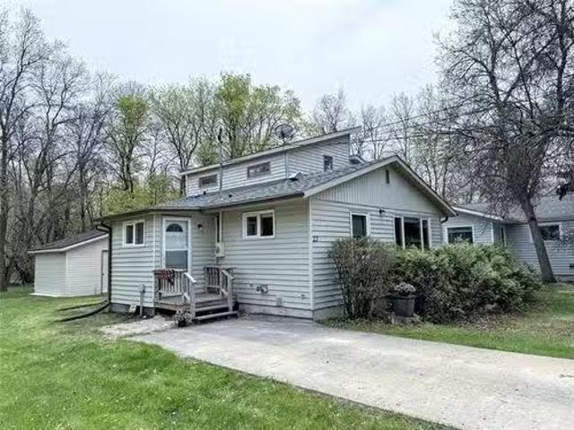 House for sale in Gimli, Manitoba