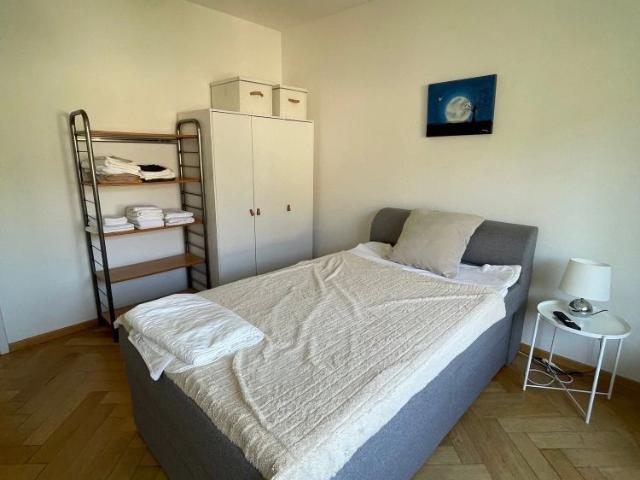 Studio mieten in Einigen, Zürich