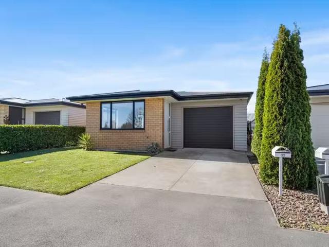 House for sale in Chaslands, Canterbury