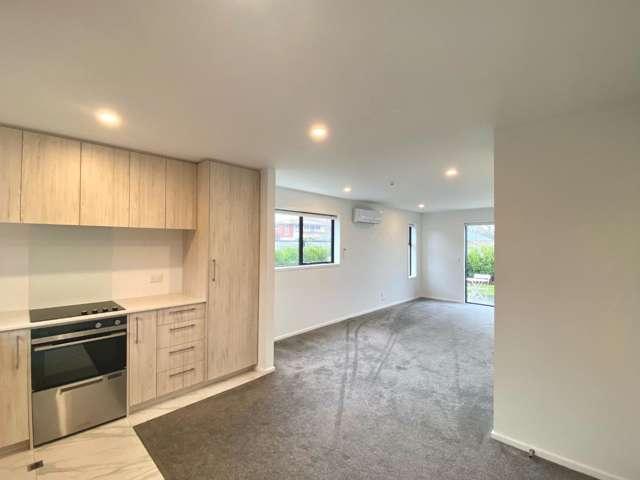 Townhouse for rent in Chaslands, Canterbury