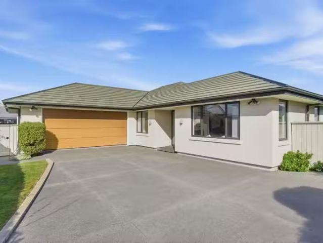 House for sale in Chaslands, Canterbury