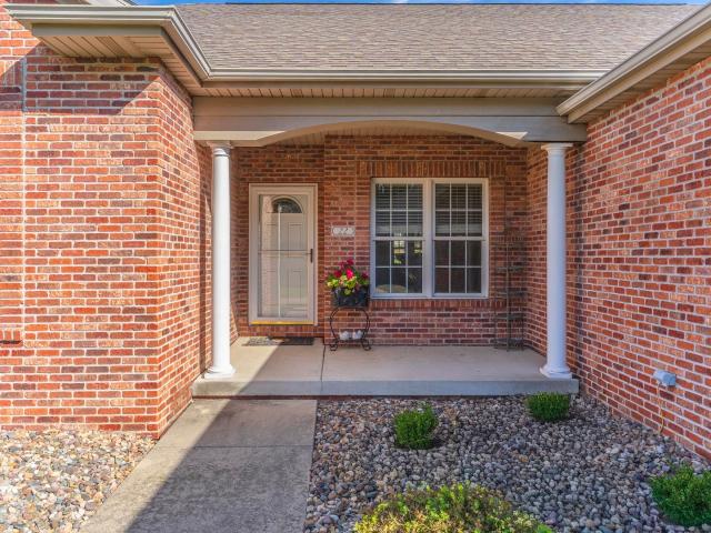 Townhouse for sale in The Villas at Spring Ridge, Bloomington