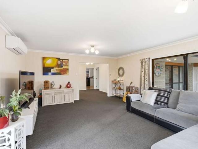 House for sale in Chaslands, Canterbury