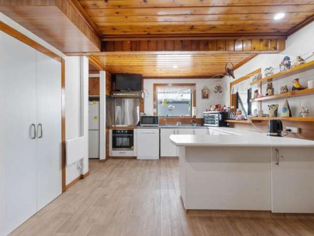 House for sale in Point England, Oroua County