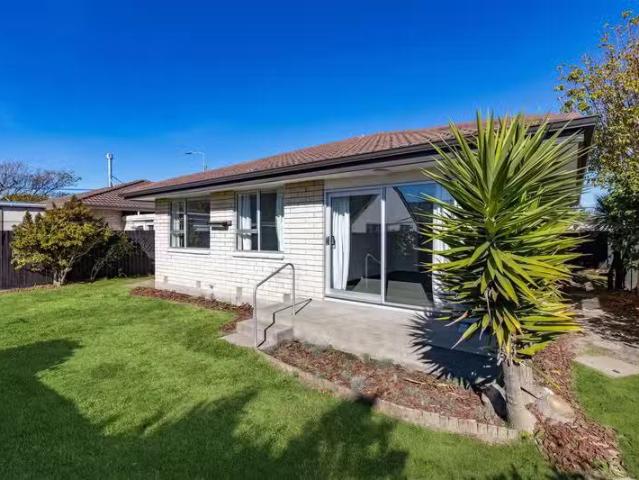 Apartment for sale in Chaslands, Canterbury