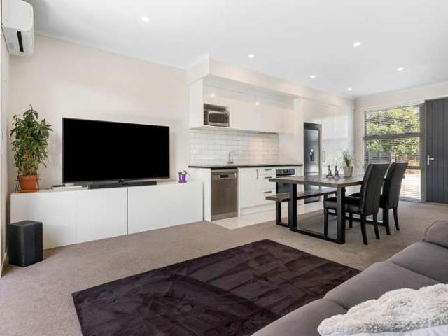 Townhouse for sale in Paremoremo