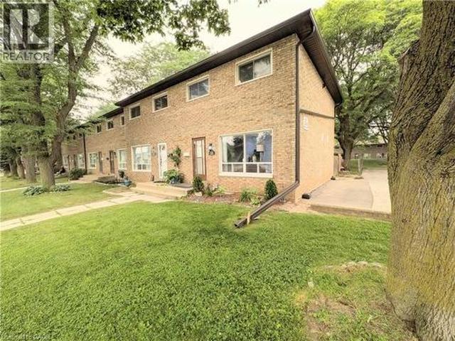 Townhouse for sale in Ancaster, Ontario