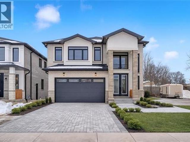 House for sale in Ancaster, Ontario