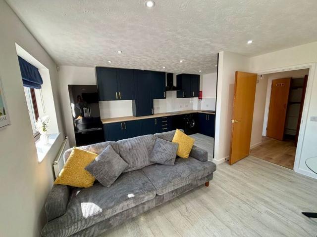 Room for rent in Compton Acres, Barton In Fabis