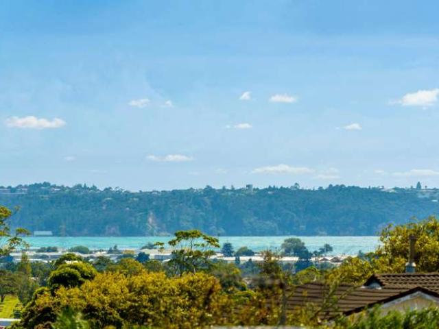 Townhouse for sale in Oratia