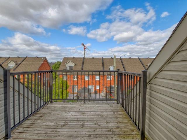 Townhouse for rent in Pointe-claire, Quebec