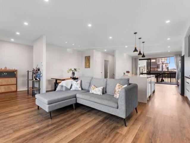 Townhouse for sale in Paremoremo