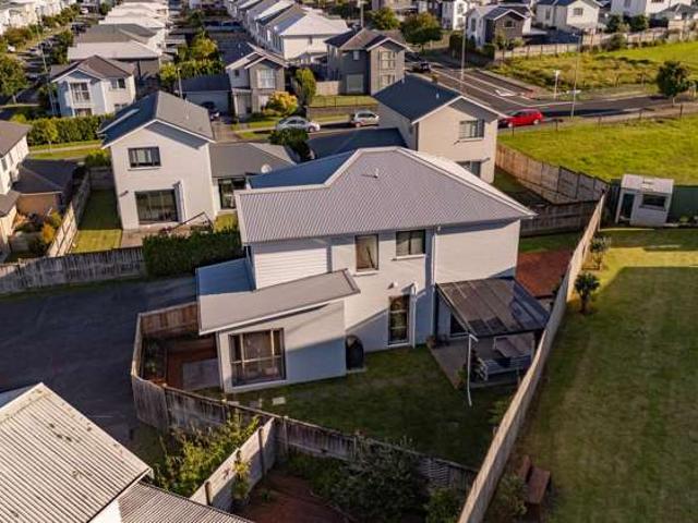 House for sale in Oratia