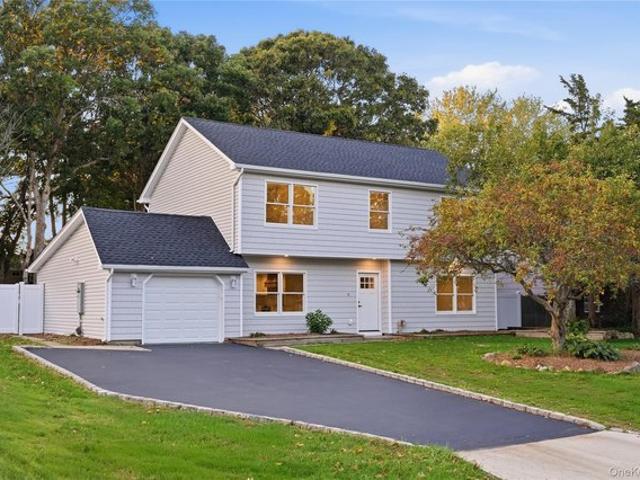 House for sale in Ridge, Town of Brookhaven