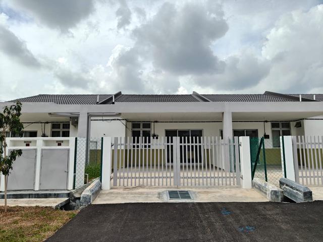 Terraced House for sale in Malaka