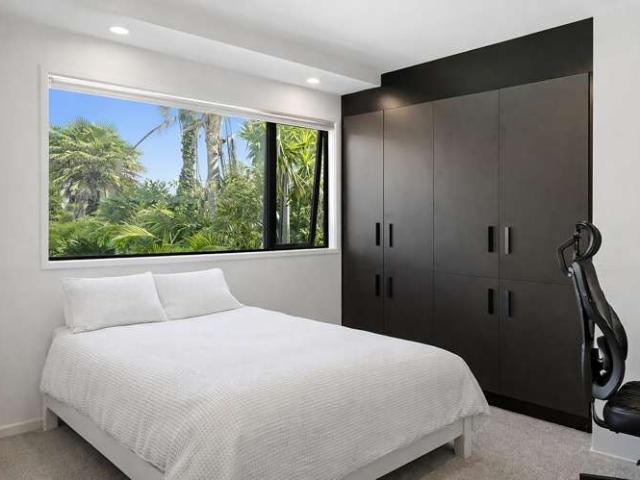 House for sale in Castor Bay