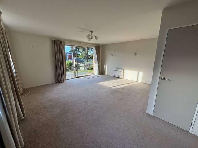 Apartment for rent in Chaslands, Canterbury