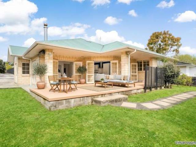 House for sale in Henderson, Henderson-Massey
