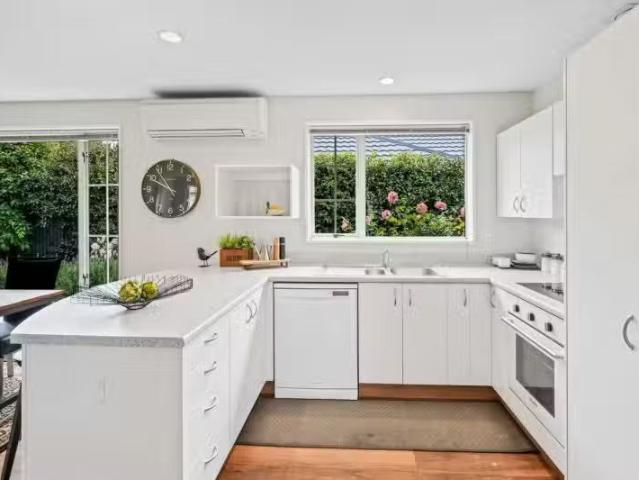House for rent in Chaslands, Canterbury