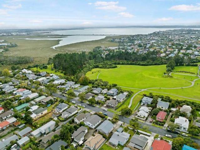 House for sale in Avondale