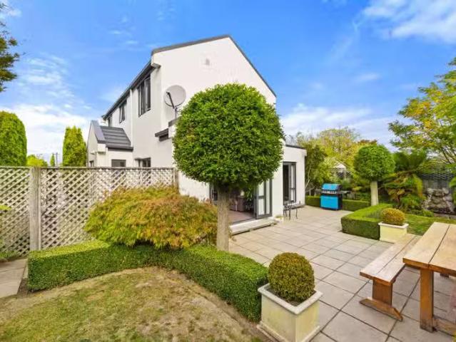 Apartment for sale in Chaslands, Canterbury