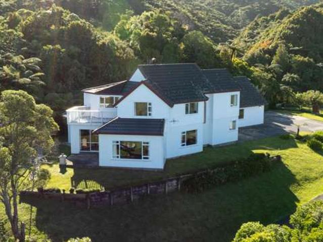 House for sale in Days Bay, Wellington