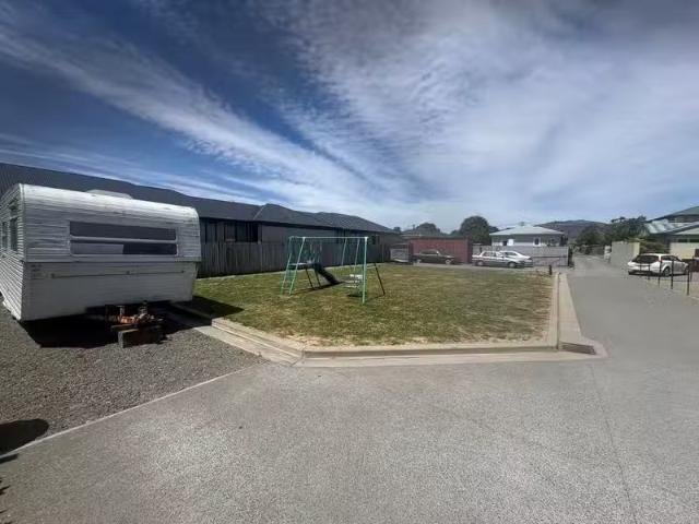 House for sale in Chaslands, Canterbury