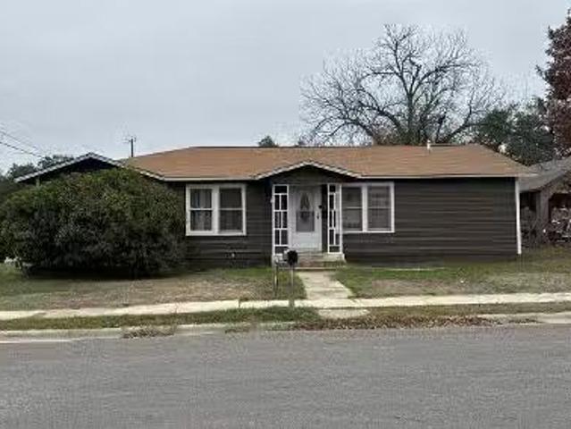 House for sale in Uvalde