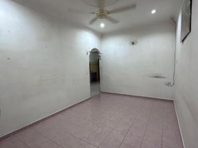 Terraced House for sale in Malaka