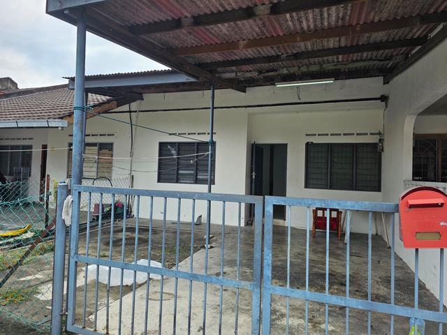 Terraced House for sale in Malaka