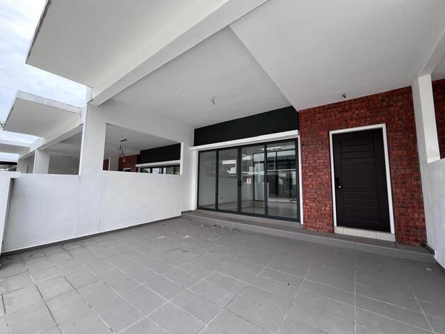 Terraced House for sale in Malaka