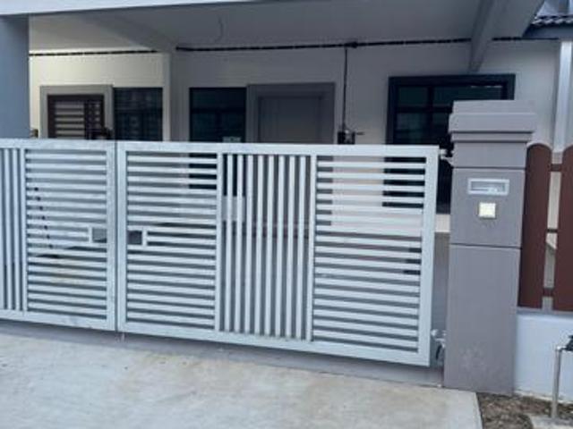 Terraced House for sale in Malaka