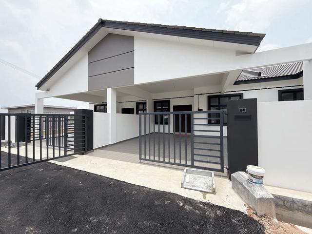 Terraced House for sale in Malaka