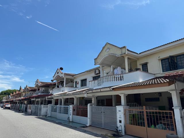 Townhouse for sale in Malaka