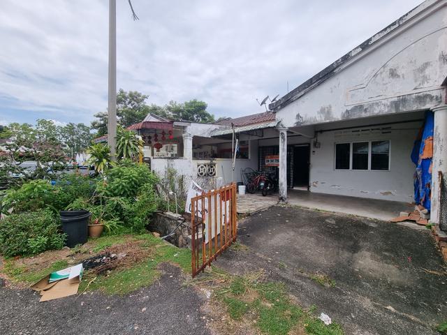 Terraced House for sale in Malaka